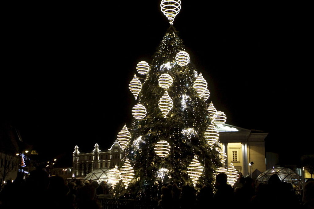 No utilizar a partir del 31 de diciembre de 2018 EFE-arbol de-navidad-papá noel-luces-diciembre-fiestas-BBVA-recurso