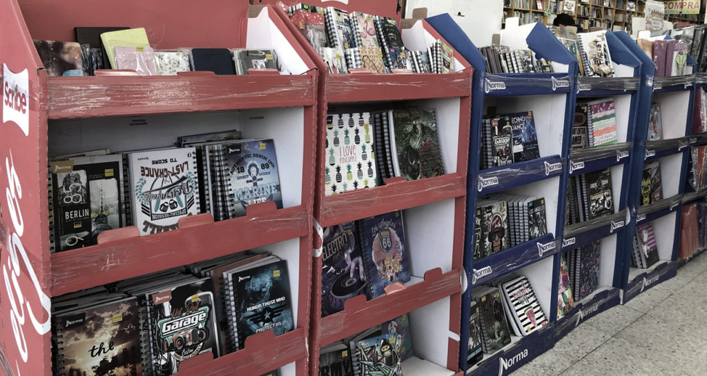 La compra de útiles y textos escolares acapara el presupuesto de las familias durante el inicio del año Familias colombianas se dedican a la compra de útiles escolares al inicio del año