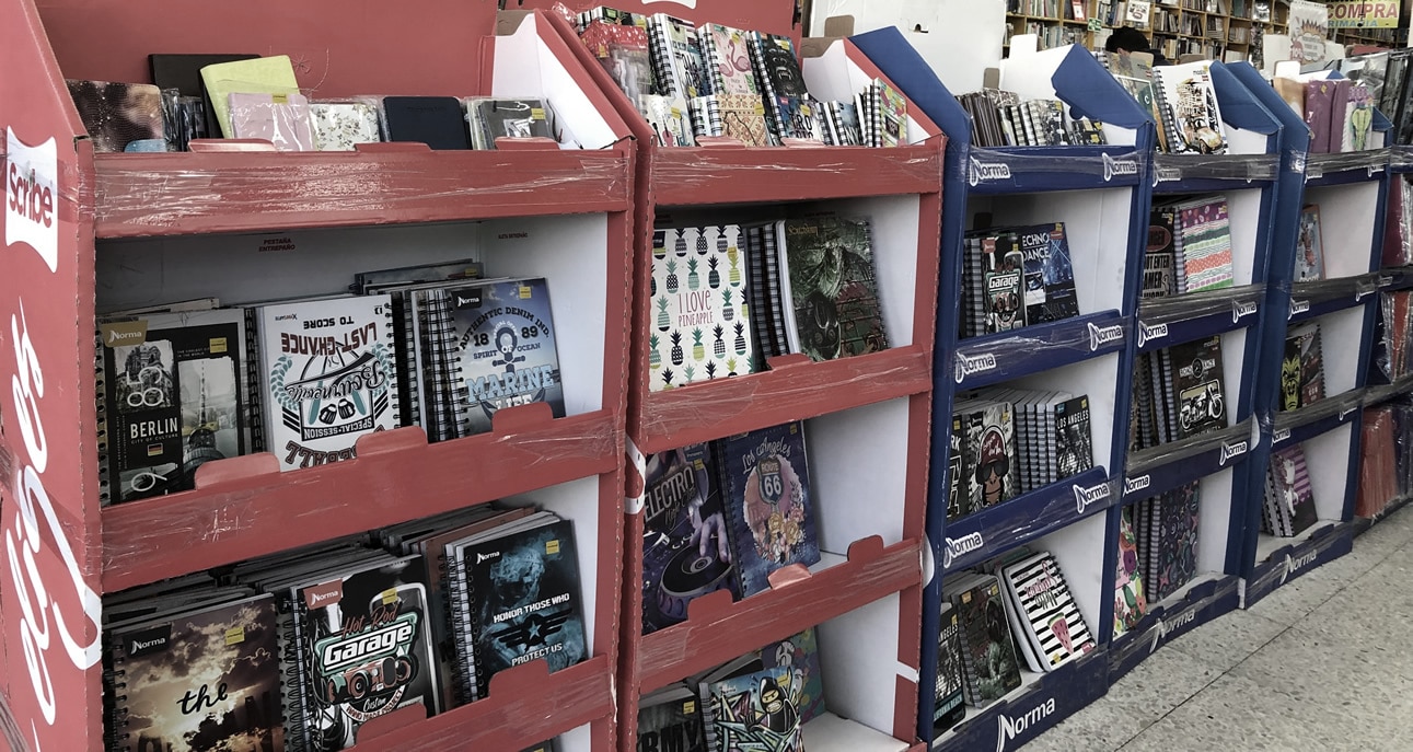 Familias colombianas se dedican a la compra de útiles escolares al inicio del año