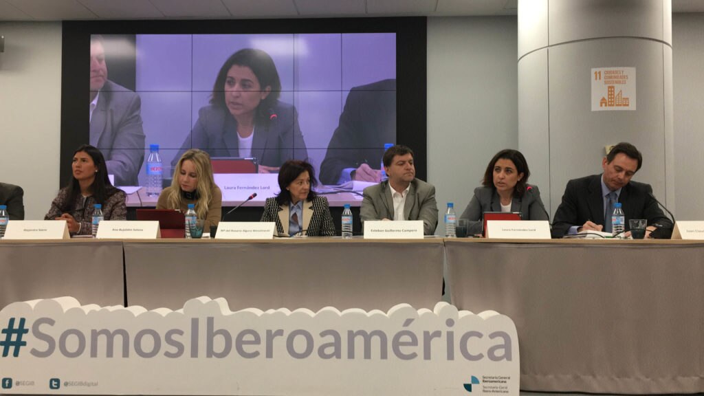 Laura Fernández Lord, FMBBVA, en las III Jornadas Seguridad de las Inversiones en Iberoamérica Fotografía de Laura Fernández Lord, FMBBVA, en las III Jornadas Seguridad de las Inversiones en Iberoamérica