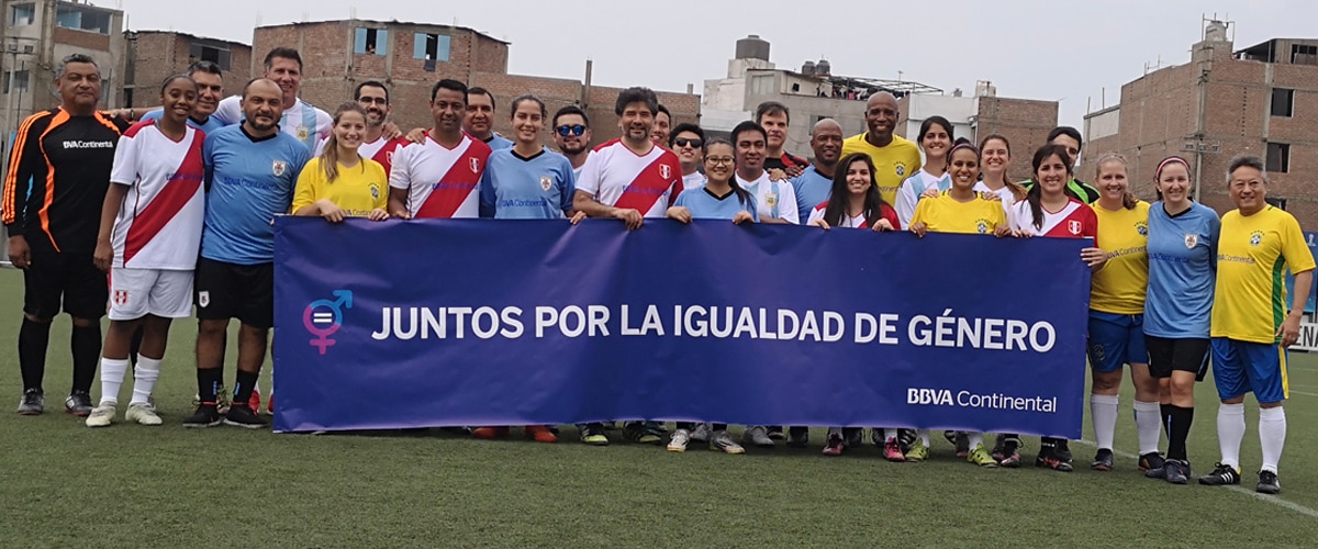 BBVA Continental promueve la igualdad de género a través del fútbol