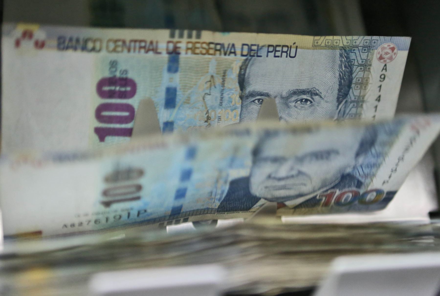 Billetes de 100 soles en Perú. El fin del efectivo