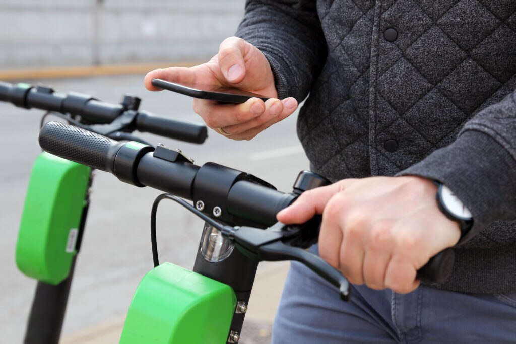 Patinete Eléctrico: ¿Comprar O Alquilar? Ventajas Y Desventajas Para Ahorrar 3 patin-movil-alquiler-bbva-recurso