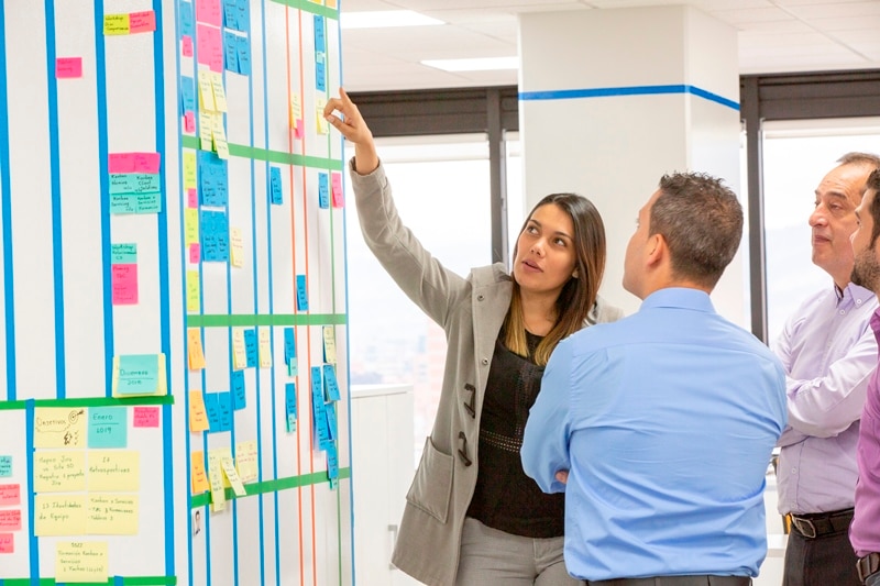 Los-agile-coach-de-BBVA-Colombia-aportan-soluciones-agiles-e-innovadoras-para-agilizarlos-procesos-de-los-grupos-de-trabajo