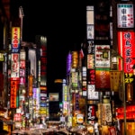 tokio-japon-vacaciones-viaje-neones-luces-gente-bbva