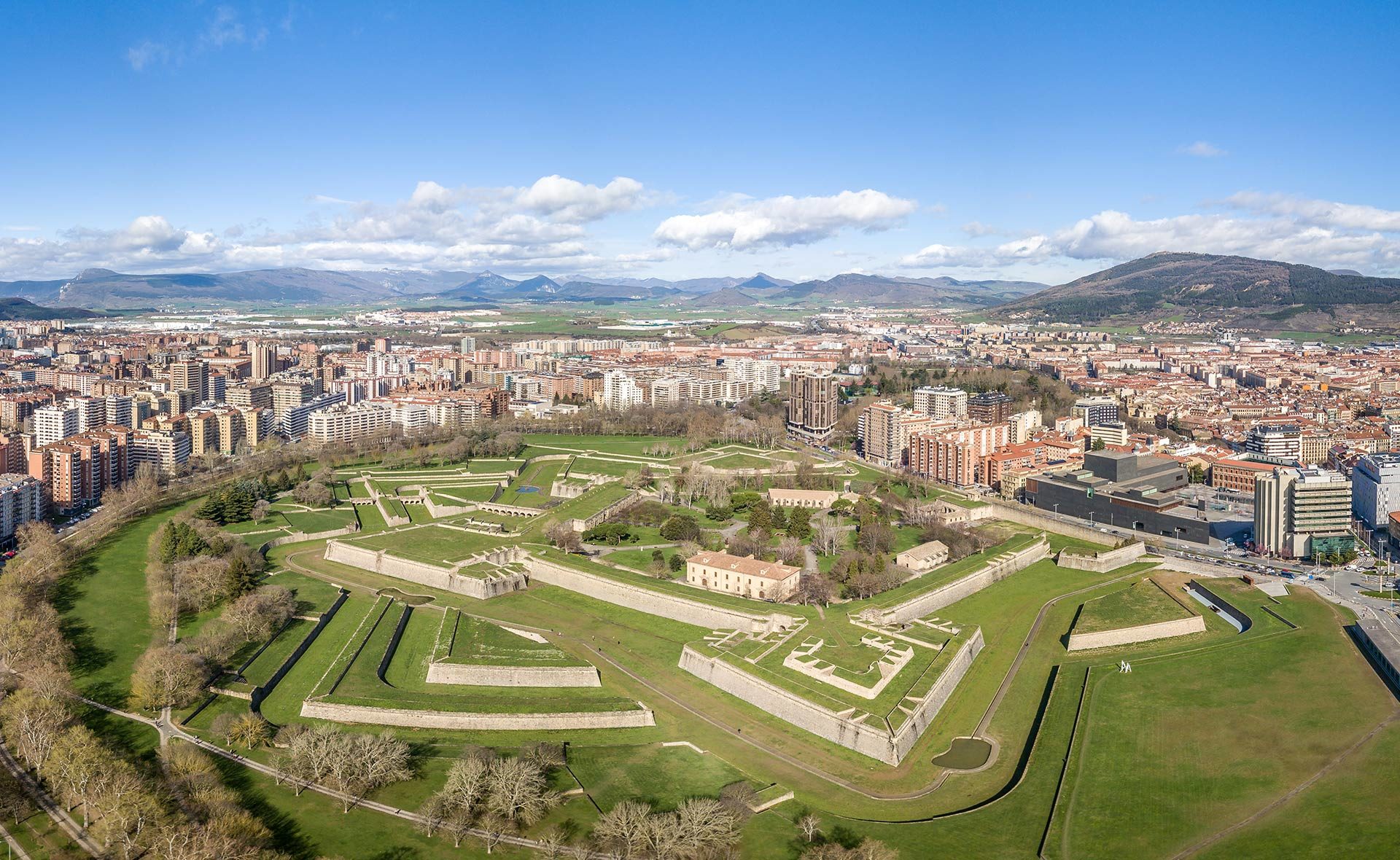 Fotografía de verde, paisaje, Navarra, Pamplona, Muralla, naturaleza, sostenibilidad, medioambiente