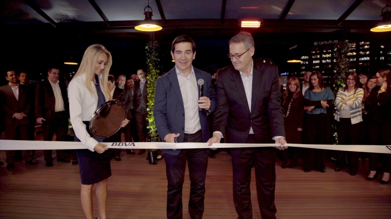 Carlos Torres, presidente de BBVA, junto a Oscar Cabrera, presidente de BBVA Colombia, inauguró el edificio de Dirección General de BBVA Colombia Carlos Torres, presidente de BBVA, junto a Oscar Cabrera, presidente de BBVA Colombia, inauguró el edificio de Dirección General de BBVA Colombia
