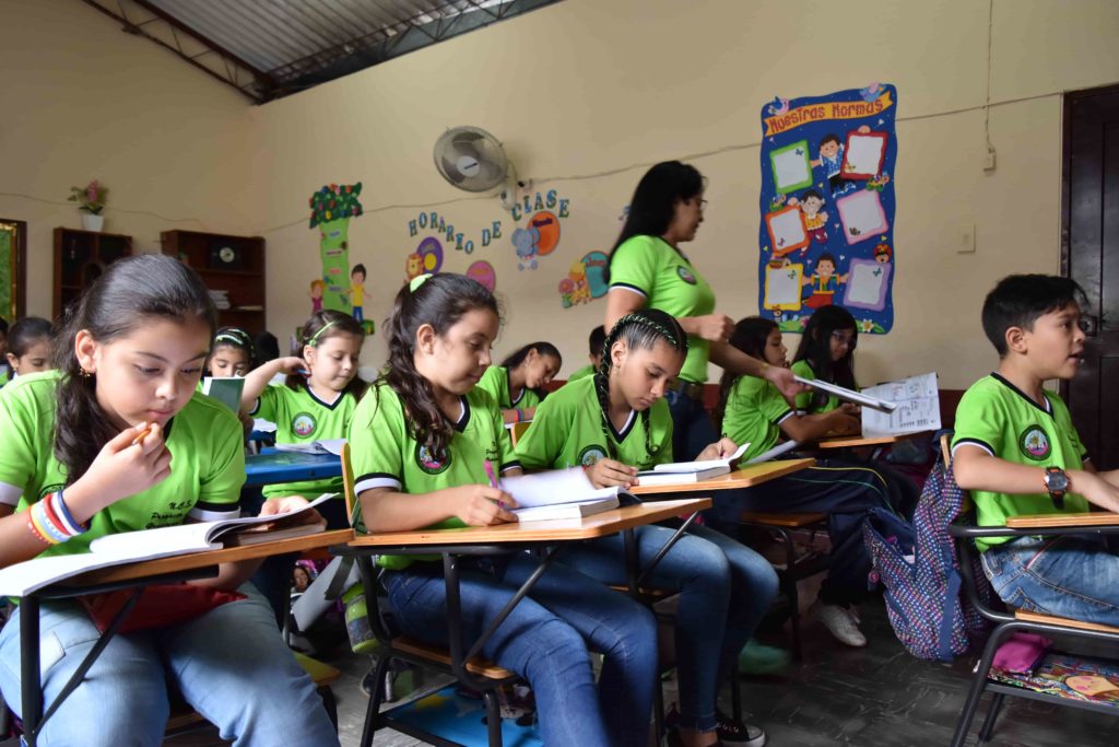 1.600 docentes innovadores en lectoescritura, trpremio de BBVA Colombia premio al docente