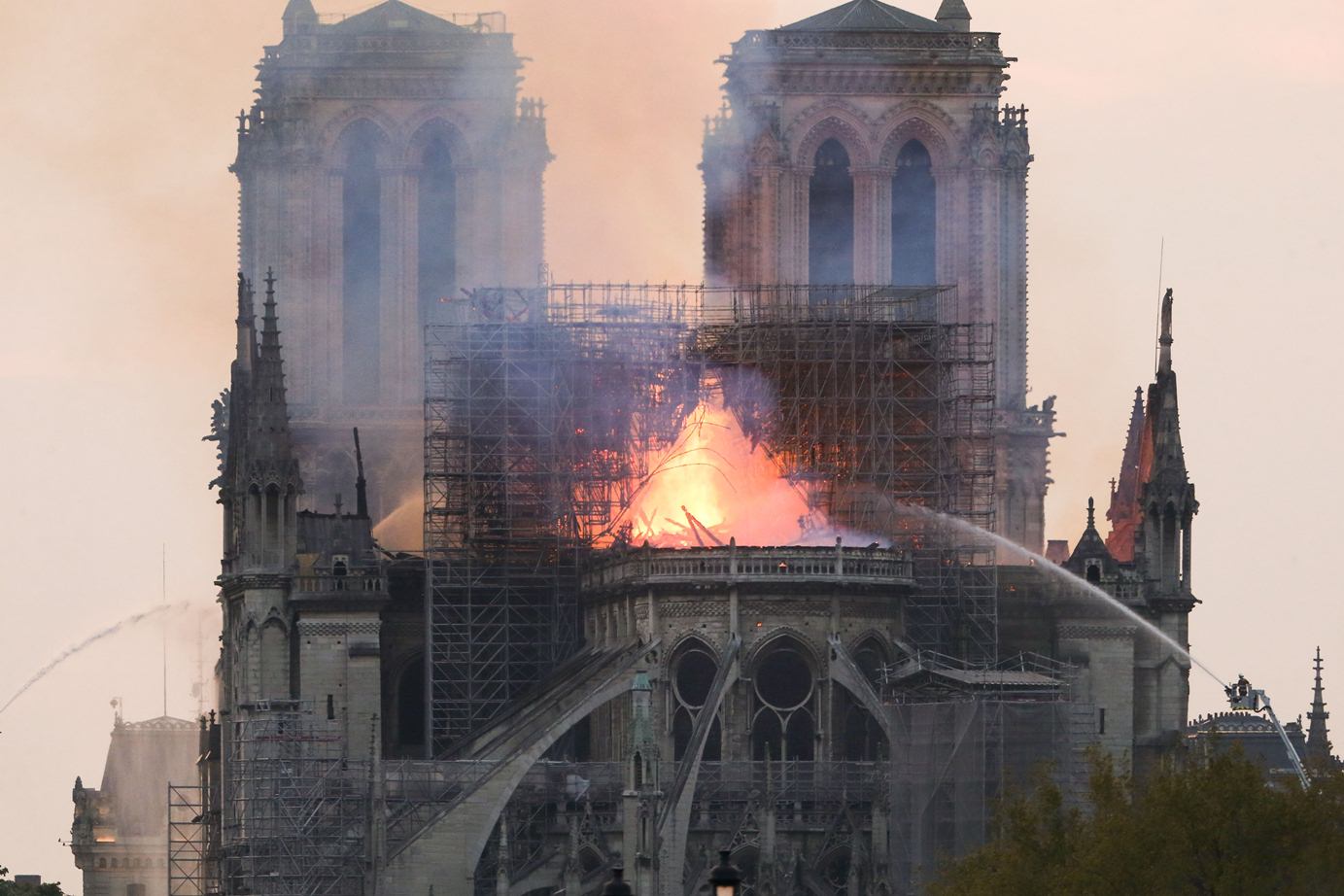efe_notre_dame_paris_incendio_bbva_recurso efe_notre_dame_paris_incendio_bbva_recurso