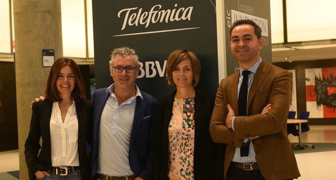 Ainhoa Campos, responsable de Open Innovation de BBVA, Agustín Moro, global head of Partnerships en Telefónica Open Innovation, Elena Alfaro, responsable de Data y Open Innovation de BBVA, Manuel Mendigutía, strategic advisor de la Comisión Europea. BBVA y Telefonica exploran negocios con startups europea con el apoyo de EIC