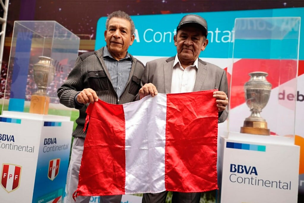 CONMEBOL Copa América: Chumpitaz y Sotil se reencontraron con el trofeo