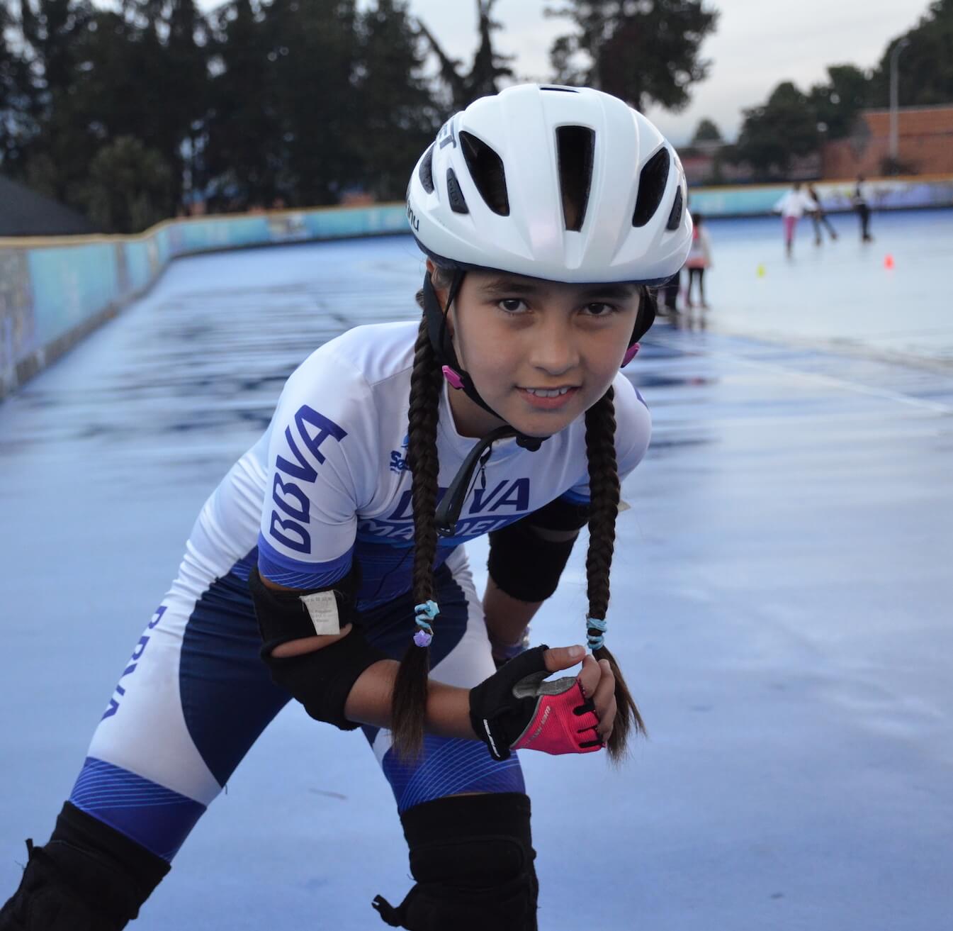 La patinadora Manuela Rodríguez después de ganarlo todo en Colombia en su categoría. Patinadora Manuela BBVA