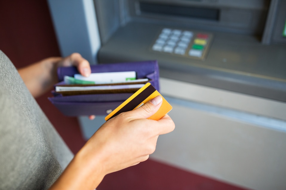 Transacciones en cajero con tarjeta de crédito o débito