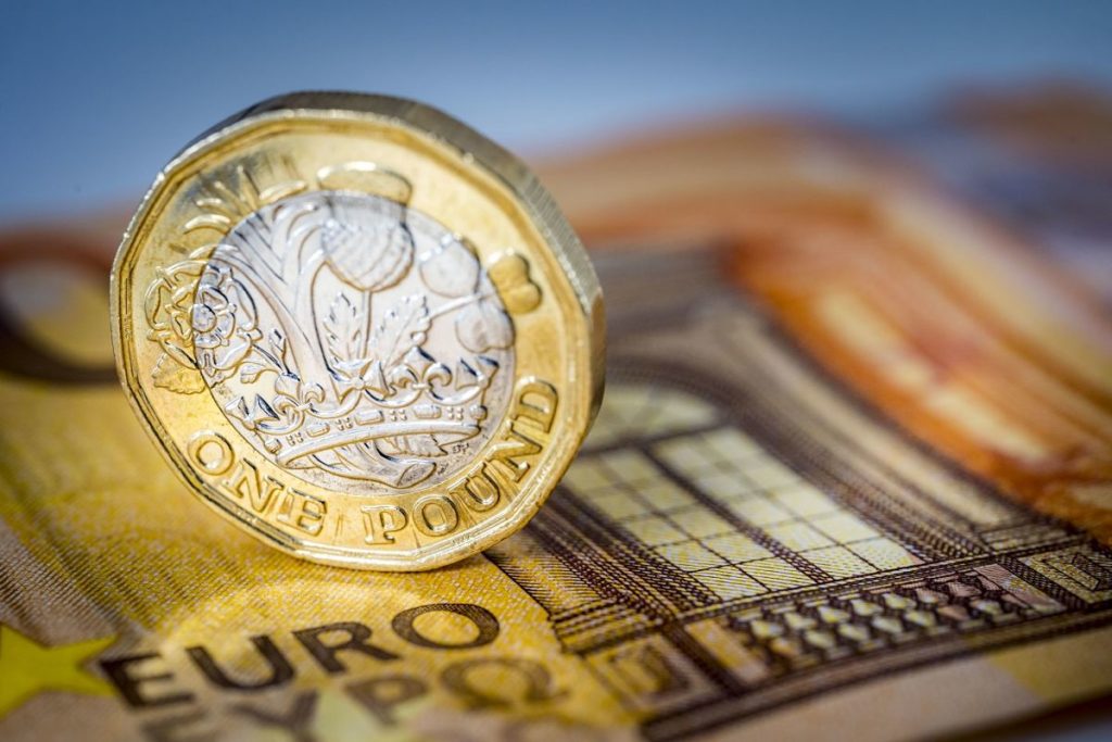 monedas-libra-euro-brexit-coins-finanzas-ahorro-inversion-dinero-recurso-bbva