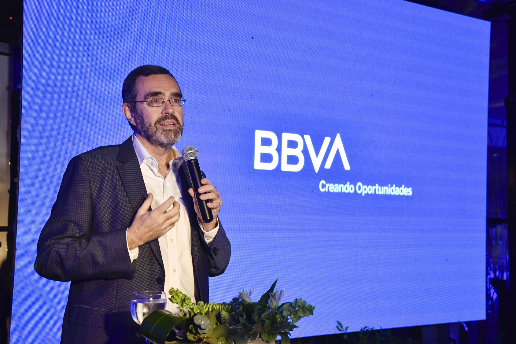 Alberto Charo en evento de nueva identidad de marca Alberto Charo en evento de nueva identidad de marca