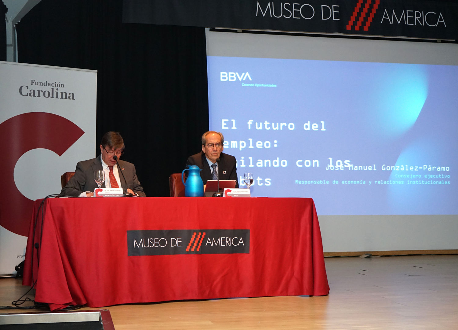 jose-manuel-gonzalez-paramo-bailando-con-robots-fundacion-carolina-despedida-becarios-recurso-bbva jose-manuel-gonzalez-paramo-bailando-con-robots-fundacion-carolina-despedida-becarios-recurso-bbva