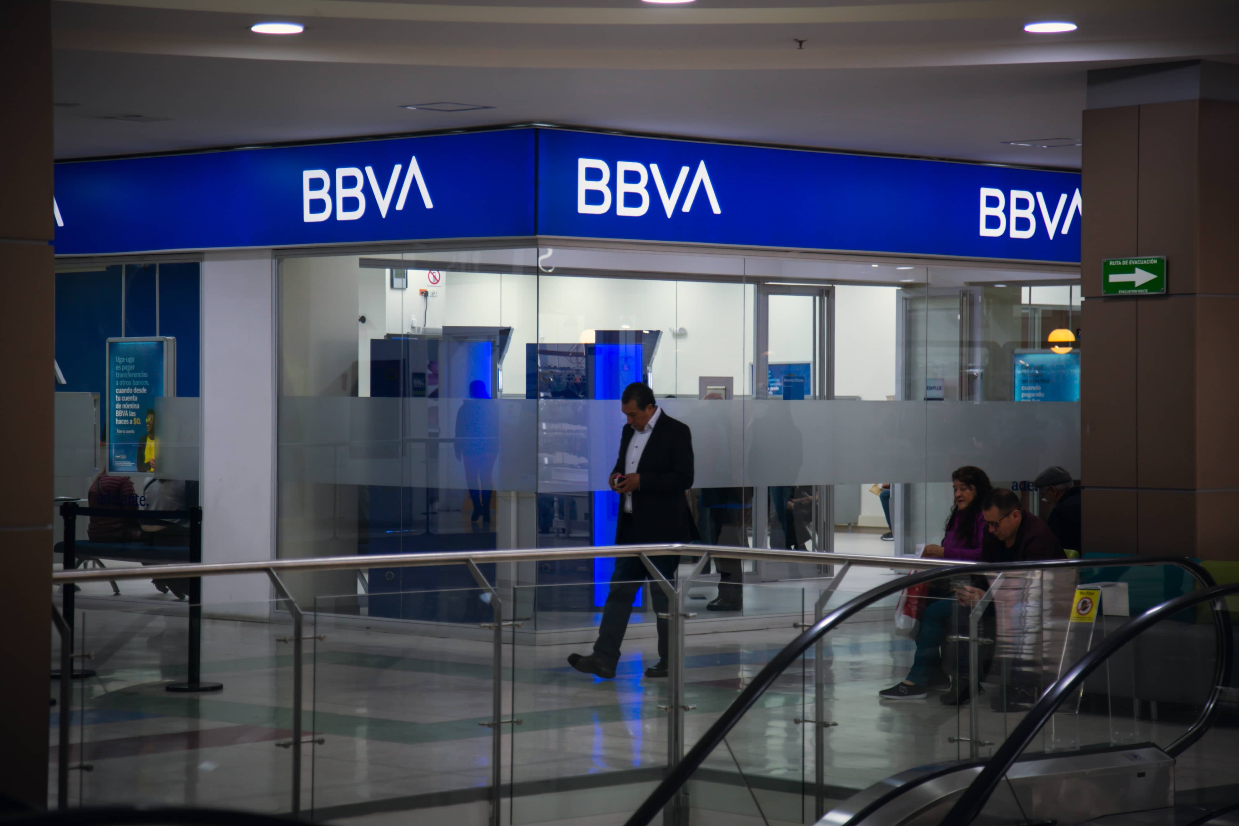 El cambio de la marca abarcará la red de 370 oficinas de BBVA en Colombia y de 1.300 cajeros automáticos en todo el país.