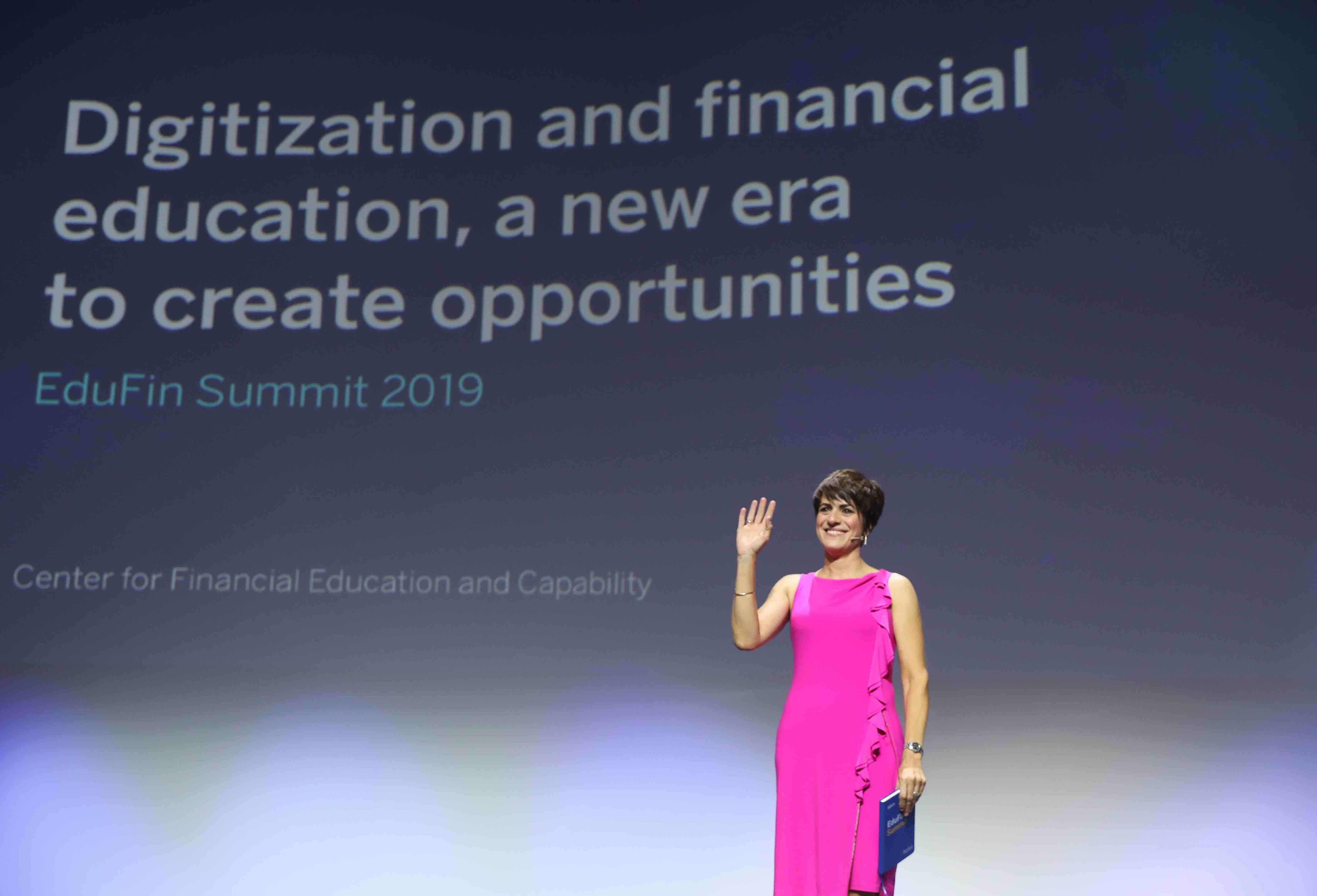 BBVA EduFin Summit 2019_presentadora_helena díez fuentes