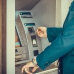 hombre, tarjeta credito, sacar dinero, cajero automatico, recurso bbva hombre, tarjeta credito, sacar dinero, cajero automatico, recurso bbva