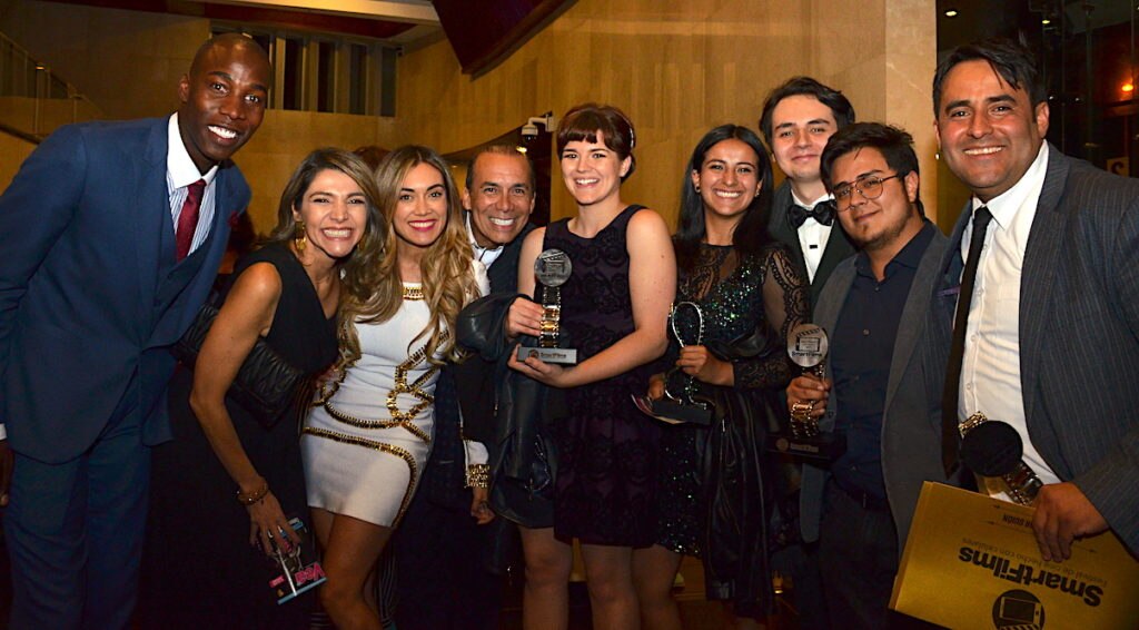 Elenco de Tratado del desapego junto a Magda Galindo, directora de Marketing de BBVA. Elenco de Tratado del desapego junto a Magda Galindo, directora de Marketing de BBVA.