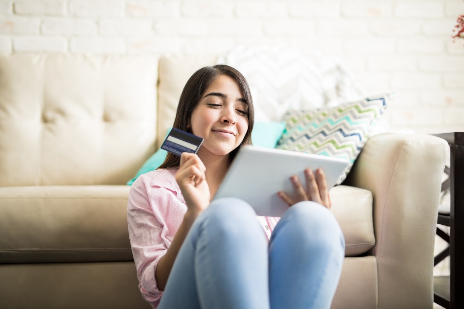 tablet- tarjeta-millenial tablet- tarjeta-millenial