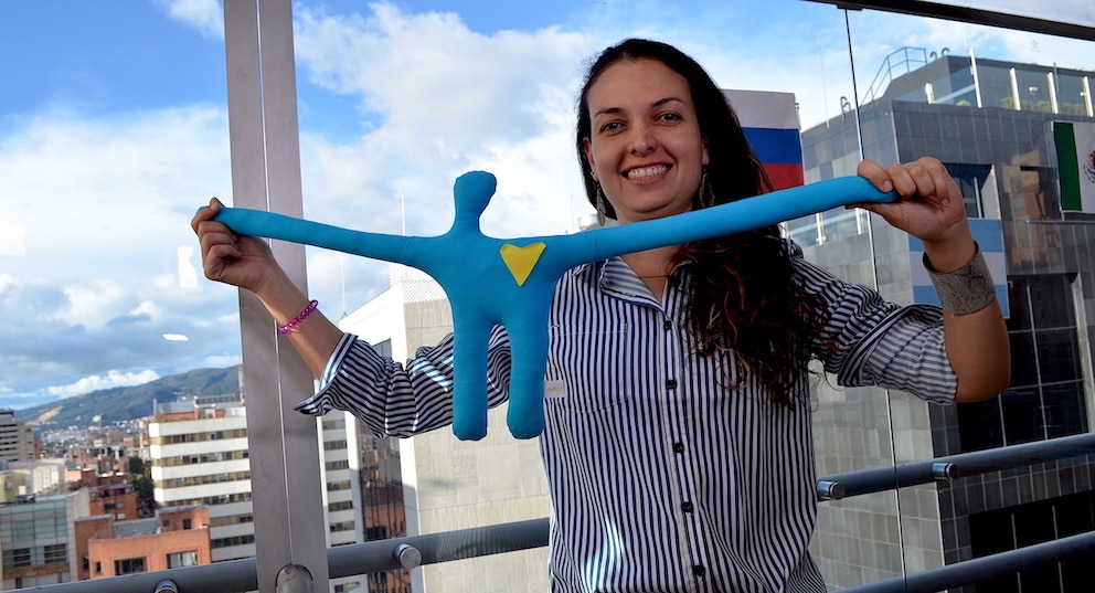 Viviana Otálvaro-Hugger Island