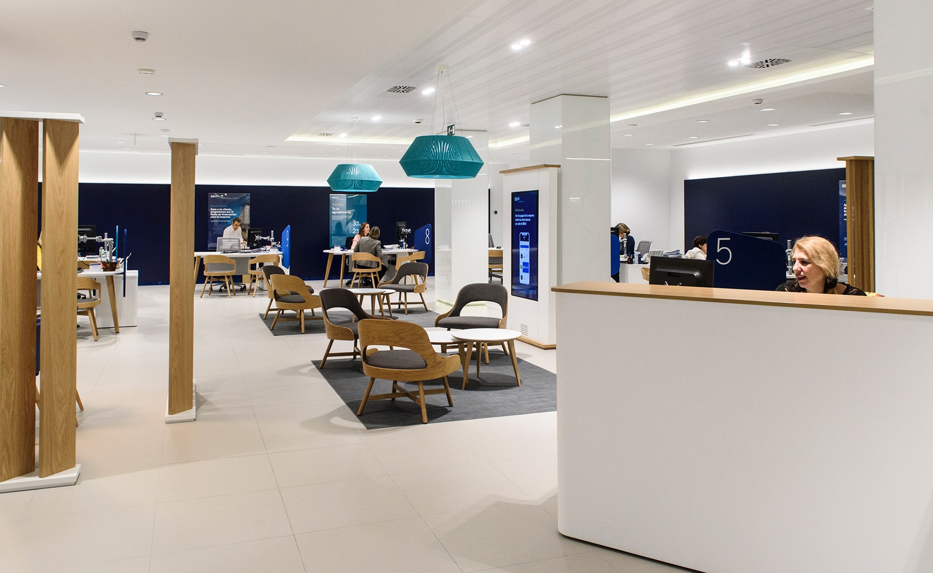 Interior oficina BBVA en España Interior oficina BBVA en España