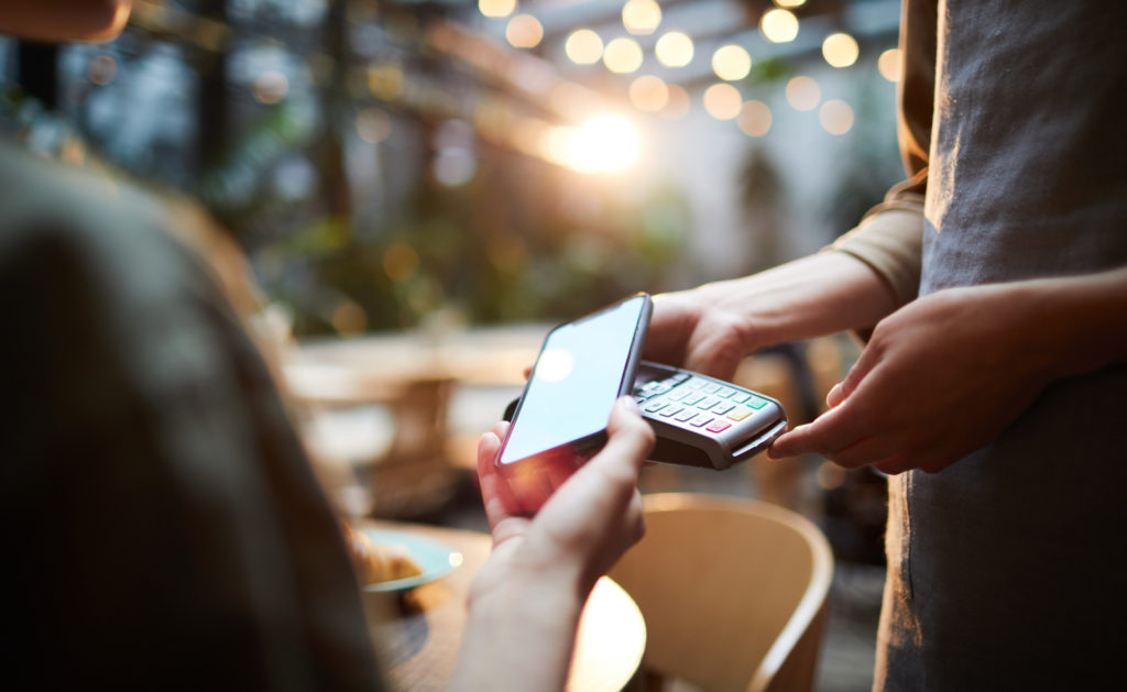 Los hosteleros son los autónomos que más contratan TPVs a través de los canales digitales de BBVA
