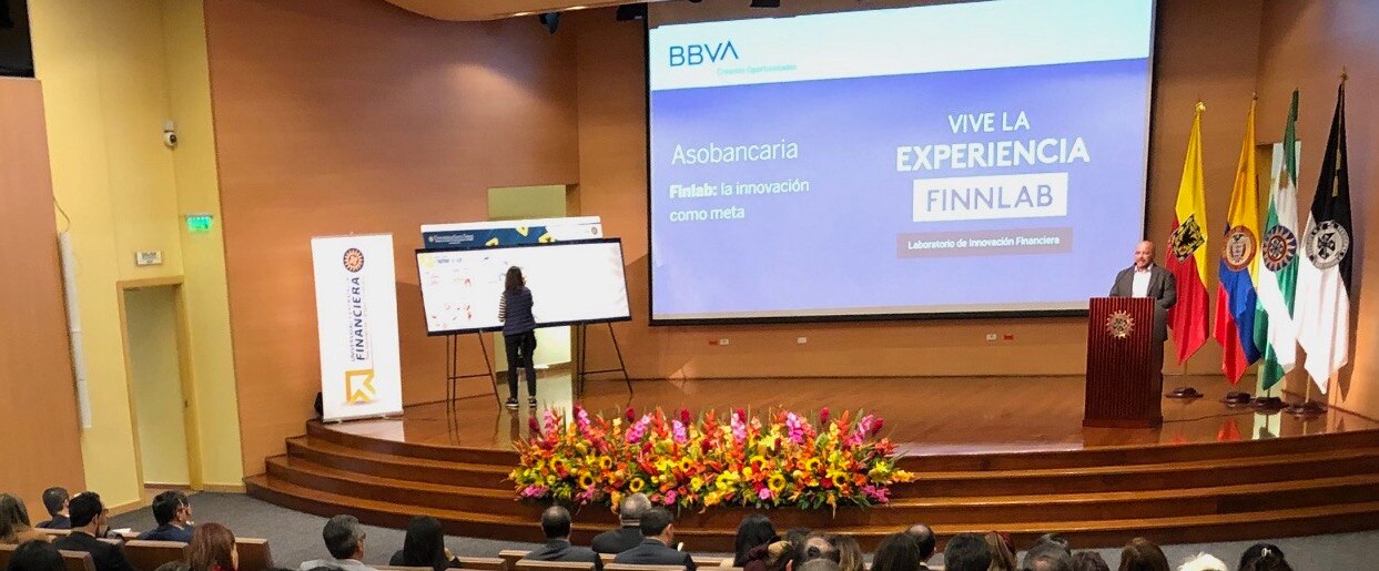 Mauricio Flores en la presentación del programa de responsabilidad corporativa