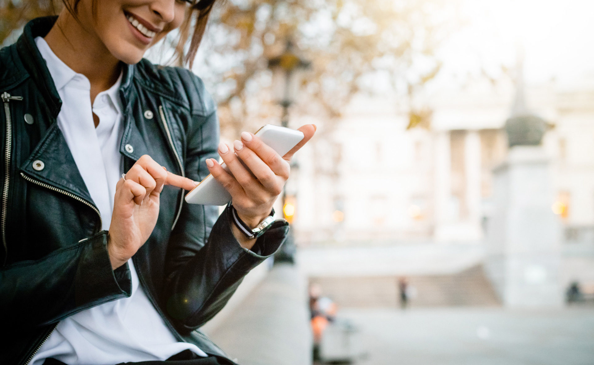 bizum-app-movil-mujer-transformación-digital-innovación-telefono móvil