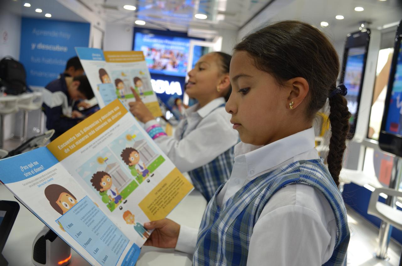 El objetivo de cada una de las formaciones fue brindar conocimientos y herramientas a las personas mediante talleres y retos que impulsaron la educación financiera en finanzas personales.