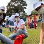 Más de 80 voluntarios de BBVA en Bucaramanga visitaron la sede de la Fundación Niños de Papel, ubicada en el municipio de Lebrija, Santander y allí compartieron mensajes, enseñanzas y sobre todo mucho cariño con un grupo de jóvenes con problemas de adicciones.