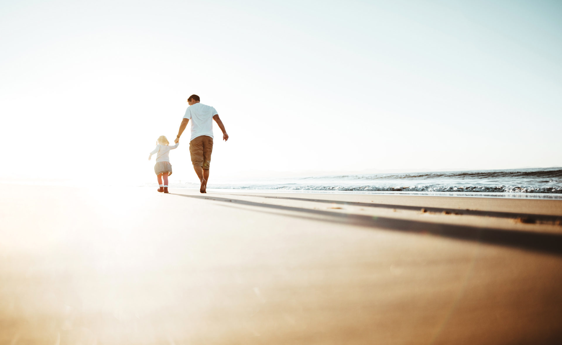 préstamo-personal-sostenible-padre-hijo-familia-mar