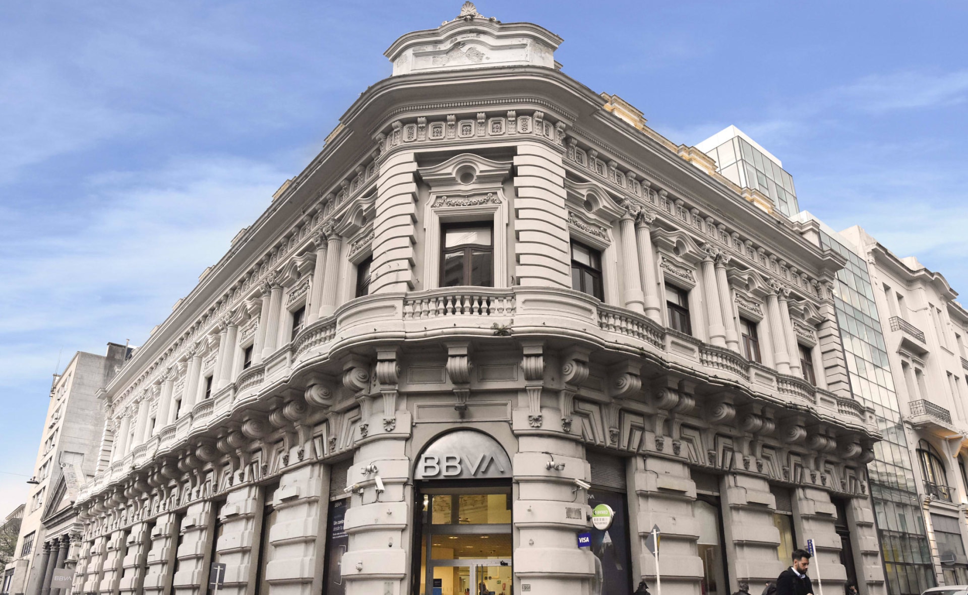 Uruguay-sede-central-banco-BBVA Uruguay-sede-central-banco-BBVA