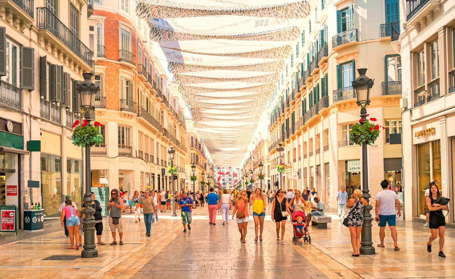 andalucia-situación-economía-calle-larios-málaga
