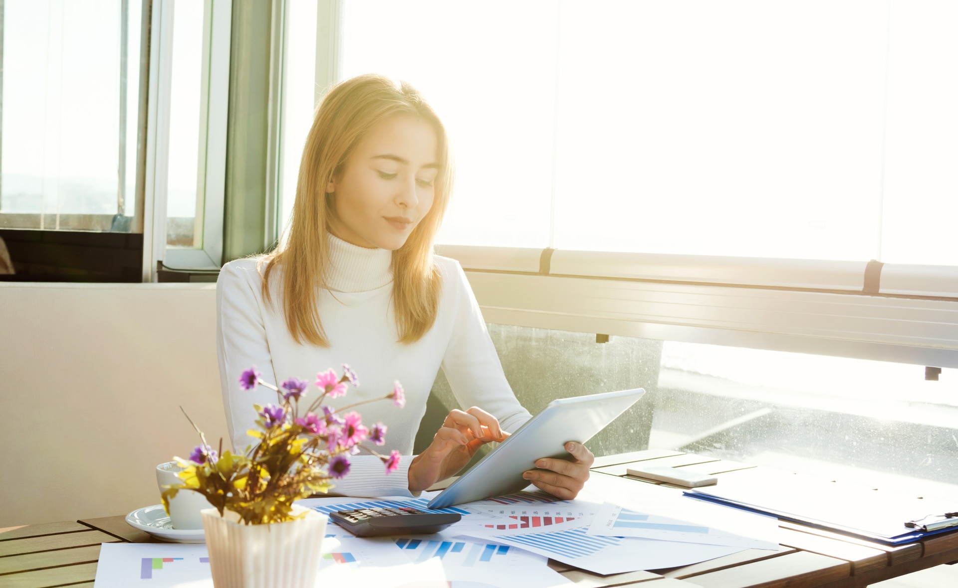 renta-mujer-tablet-finanzas-revisión renta-mujer-tablet-finanzas-revisión