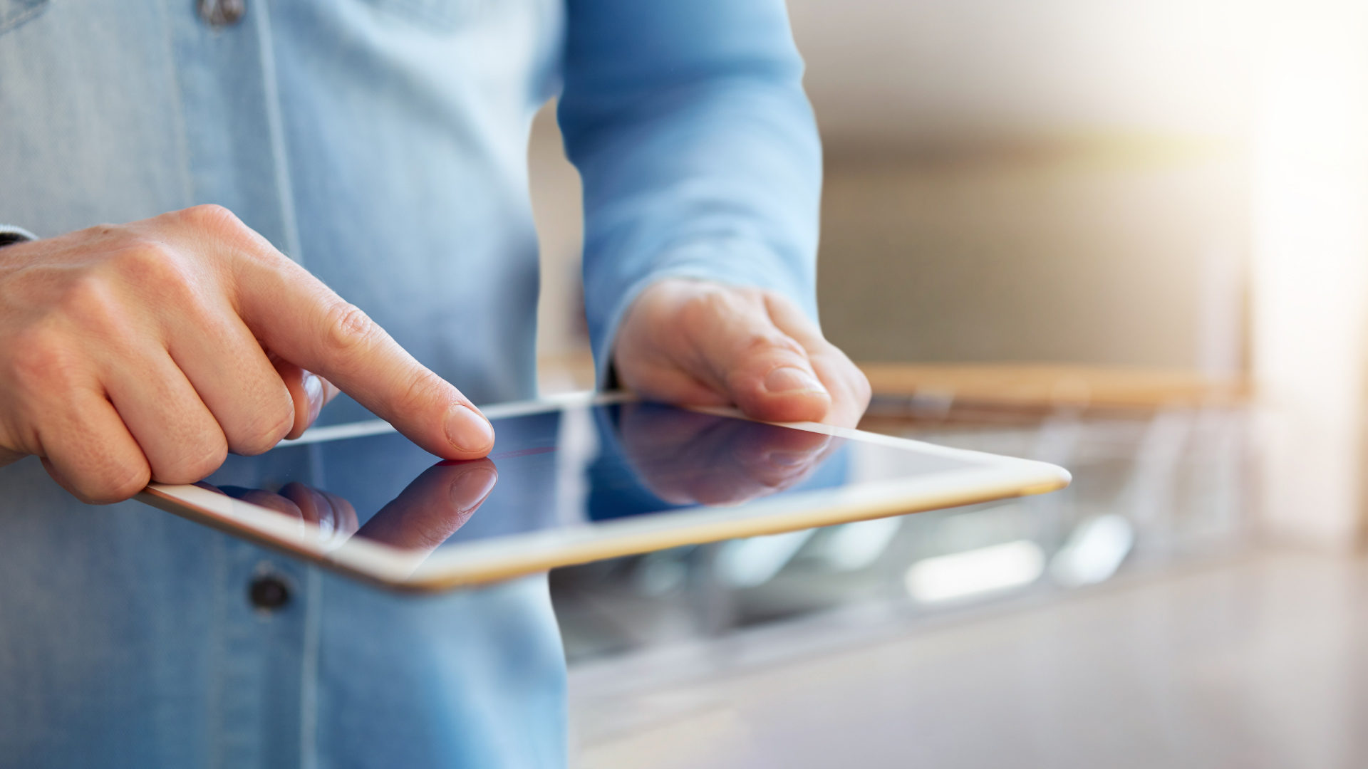 regulación-digitalización-transformación-digital-bbva-reguladores-tablet-