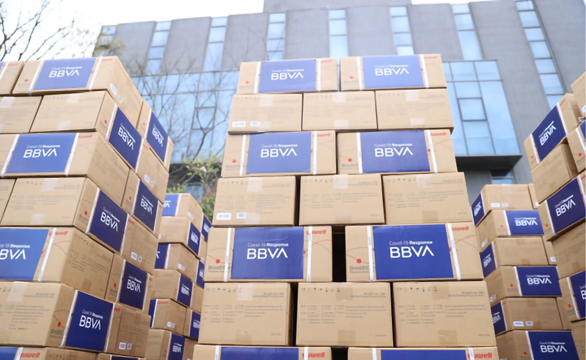DONACION BBVA China Equipos médicos respiradores mascarillas