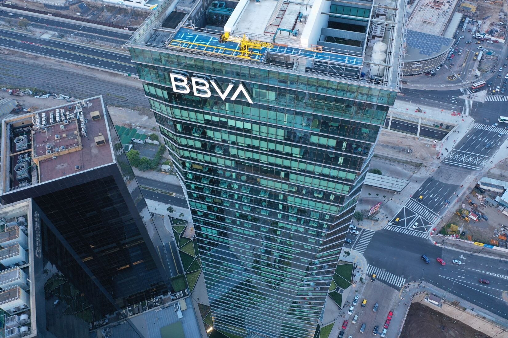 Torre BBVA, caza matriz en la ciudad de Buenos Aires, barrio de Retiro. Torre-BBVA-Argentina-PlanoPicado