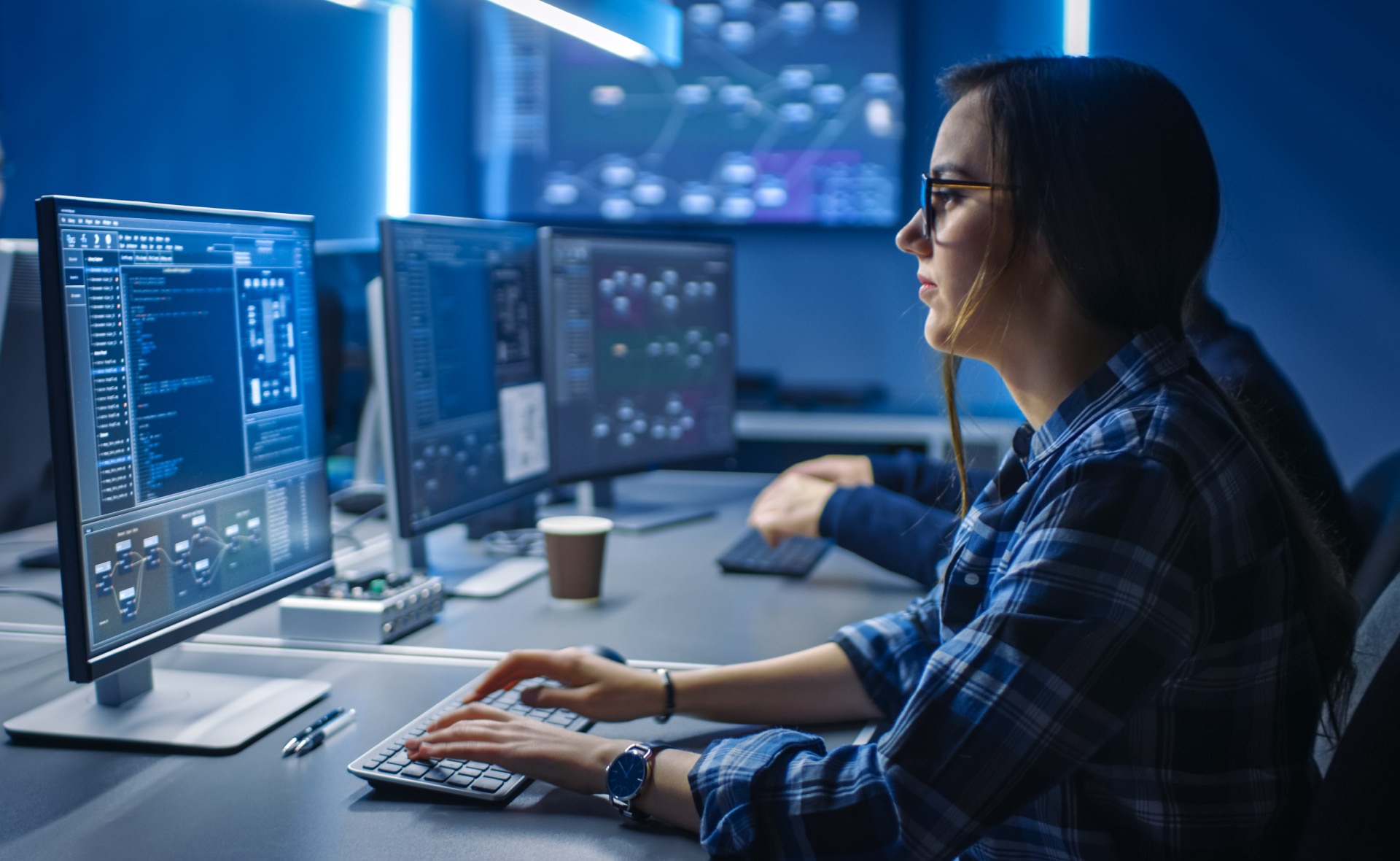 formación_ciberseguridad-mujer-fintech-tecnologia-innovación-informatica
