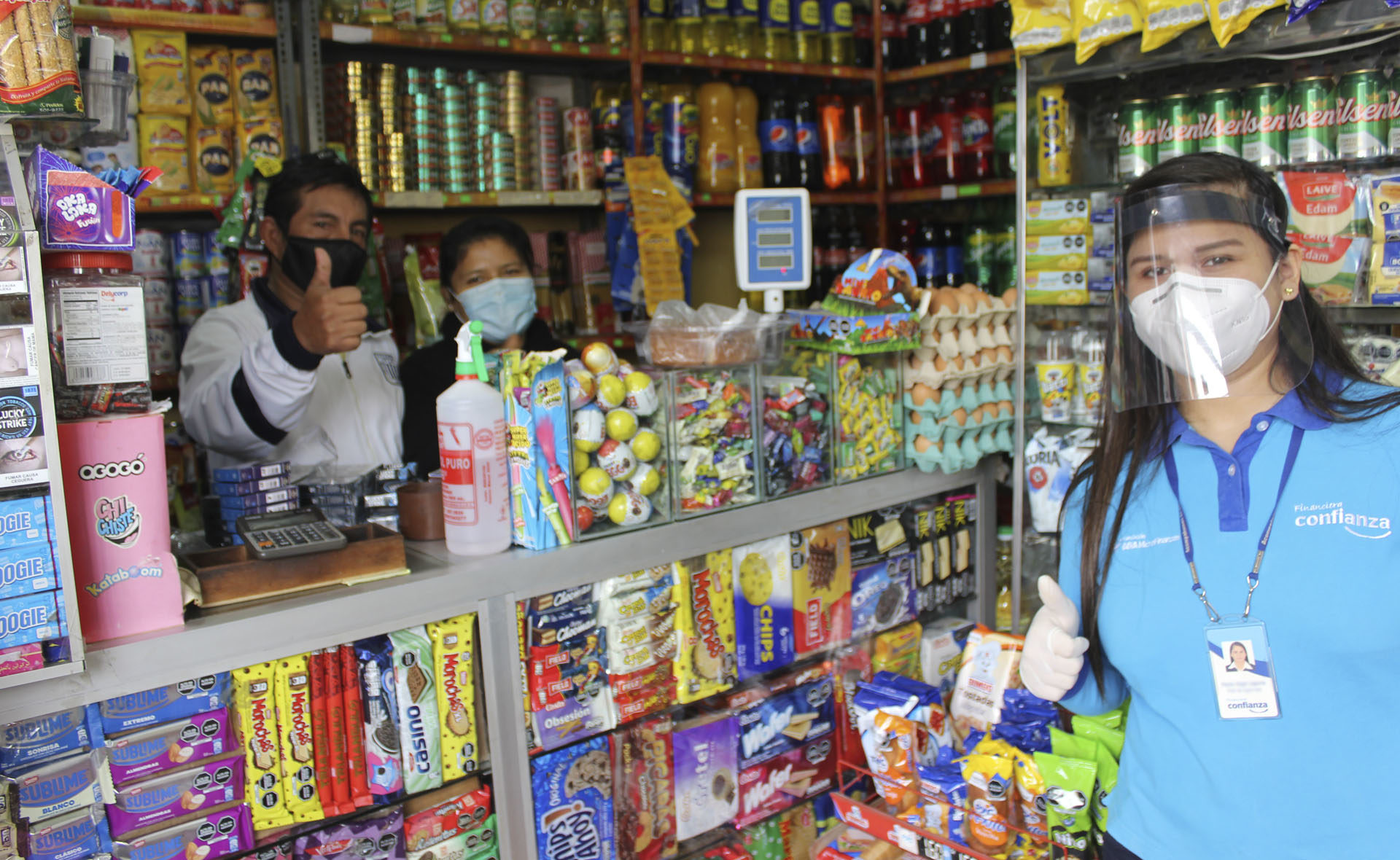 asesora FMBBVA con emprendedores Perú