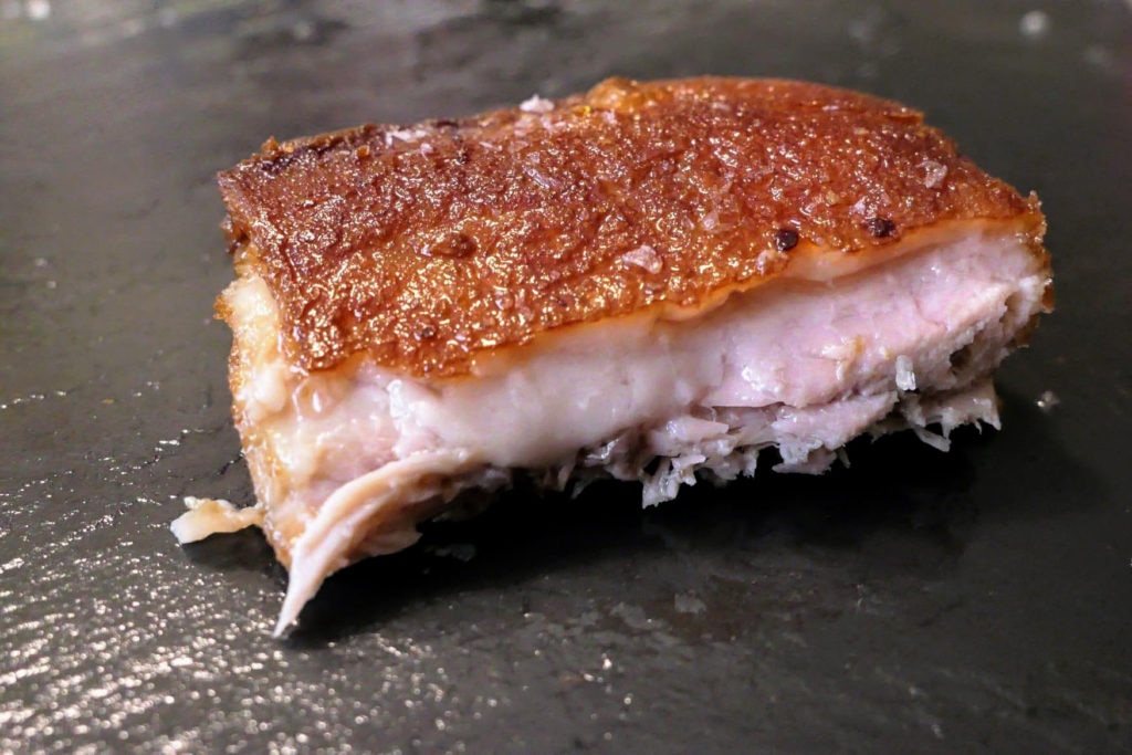 pieza de cochinillo ibérico confitado