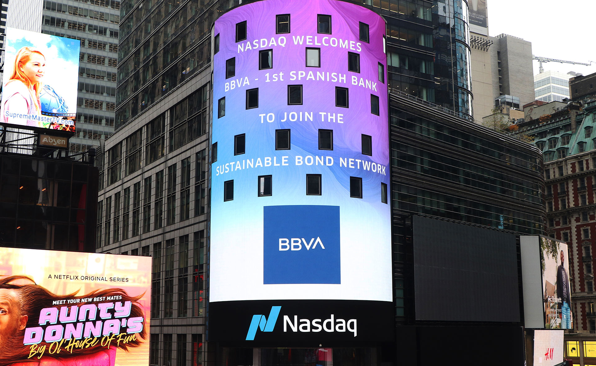 nasdaq-logo-bbva-times-square nasdaq-logo-bbva-times-square