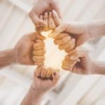 Para atender las diferentes emergencias que han afectado a Colombia durante
2020, BBVA movilizó recursos por más de 4.500 millones de pesos con el fin
de apoyar a miles de familias vulnerables con ayudas alimentarias, a personal
médico y hospitalario con equipos de bioseguridad y con UCI a los
departamentos de la Amazonia y Orinoquia, que carecían de estas salas.