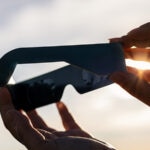 Cómo ver un eclipse solar de manera segura y sostenible