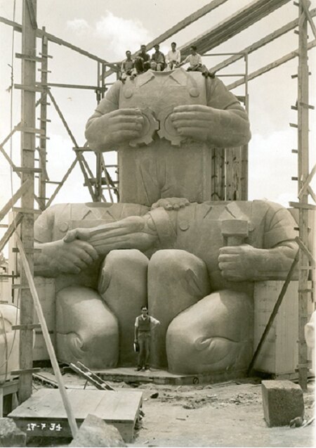 Oliverio Martínez. Leyes obreras, Monumento a la Revolución, 1934. Fotografía de Agustín Jiménez. Cortesía Fundación Ricardo Martínez y María Jiménez