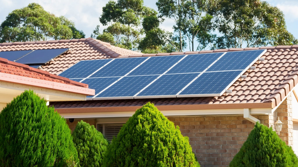 Calentar la casa por poco dinero: De Sócrates a la energía solar térmica