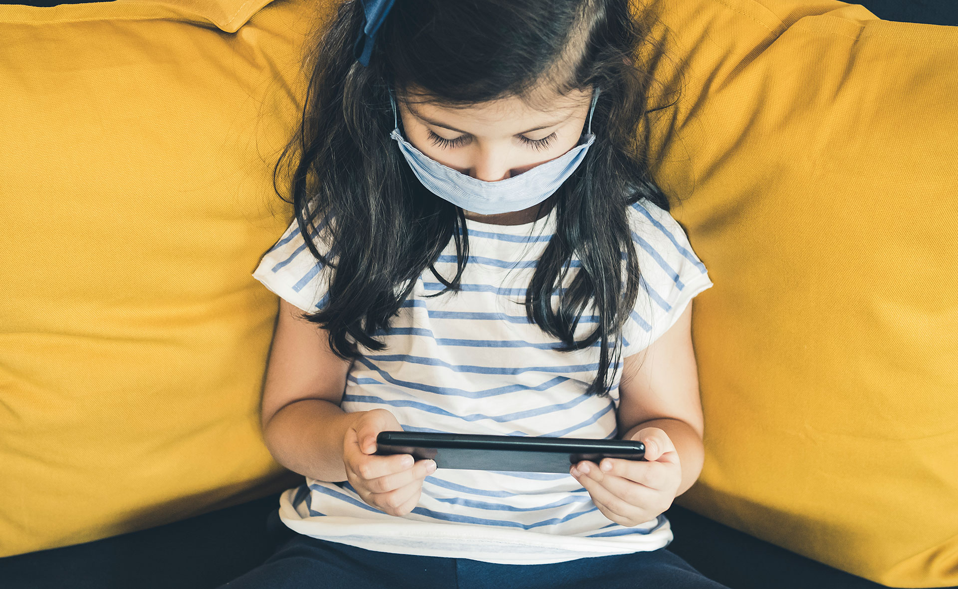 BBVA-Educacion-Venezuela-niña-ipad-tecnología-ayuda-social-