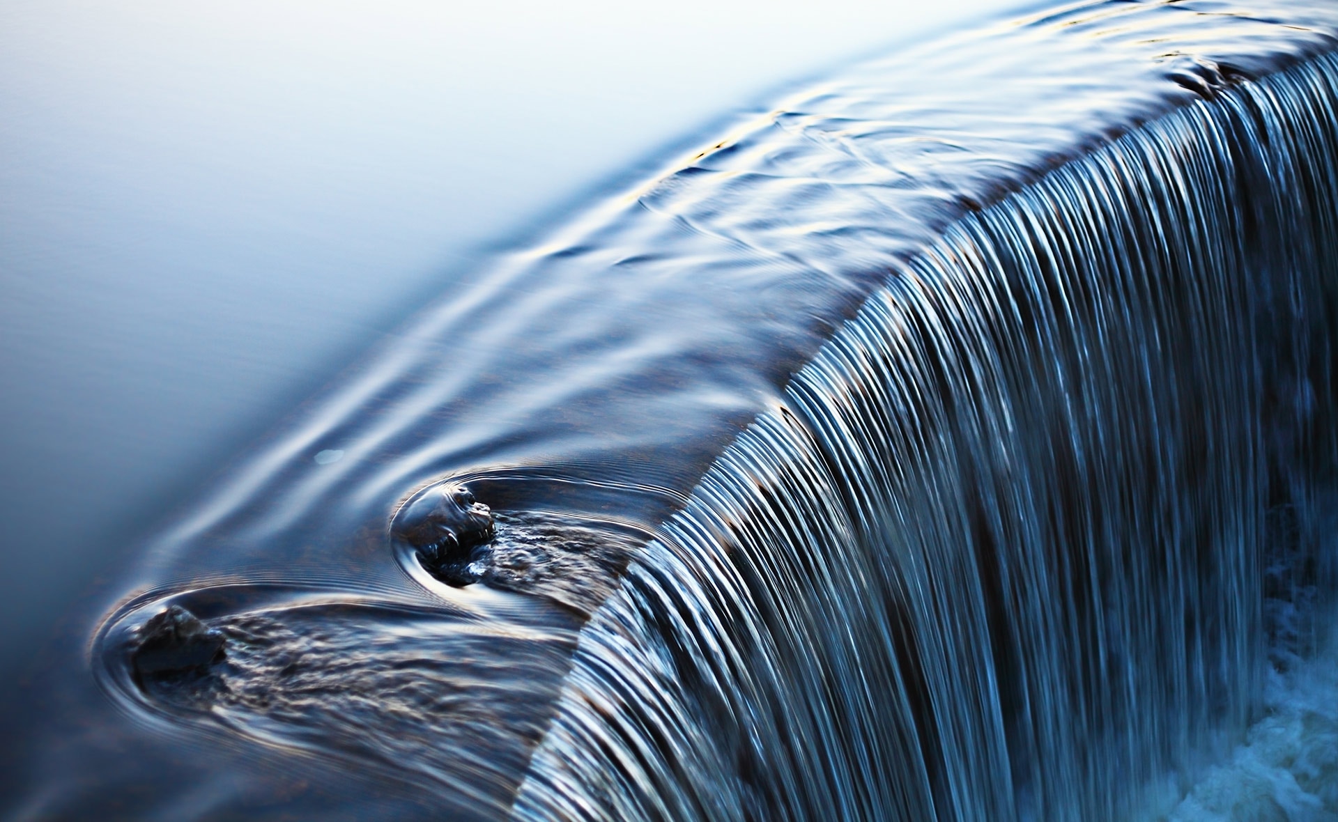 BBVA-colonas-baterias-apertura-agua-manantial-protección-medioambiente-planeta-sostenibilidad-ecologia