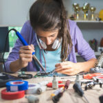 BBVA-impulso-femenino-STEM-ciencia-adolescente-mujer-niña-carrera-profesional-inspiración-dedicación-trabajo-futuro-ciencia-física